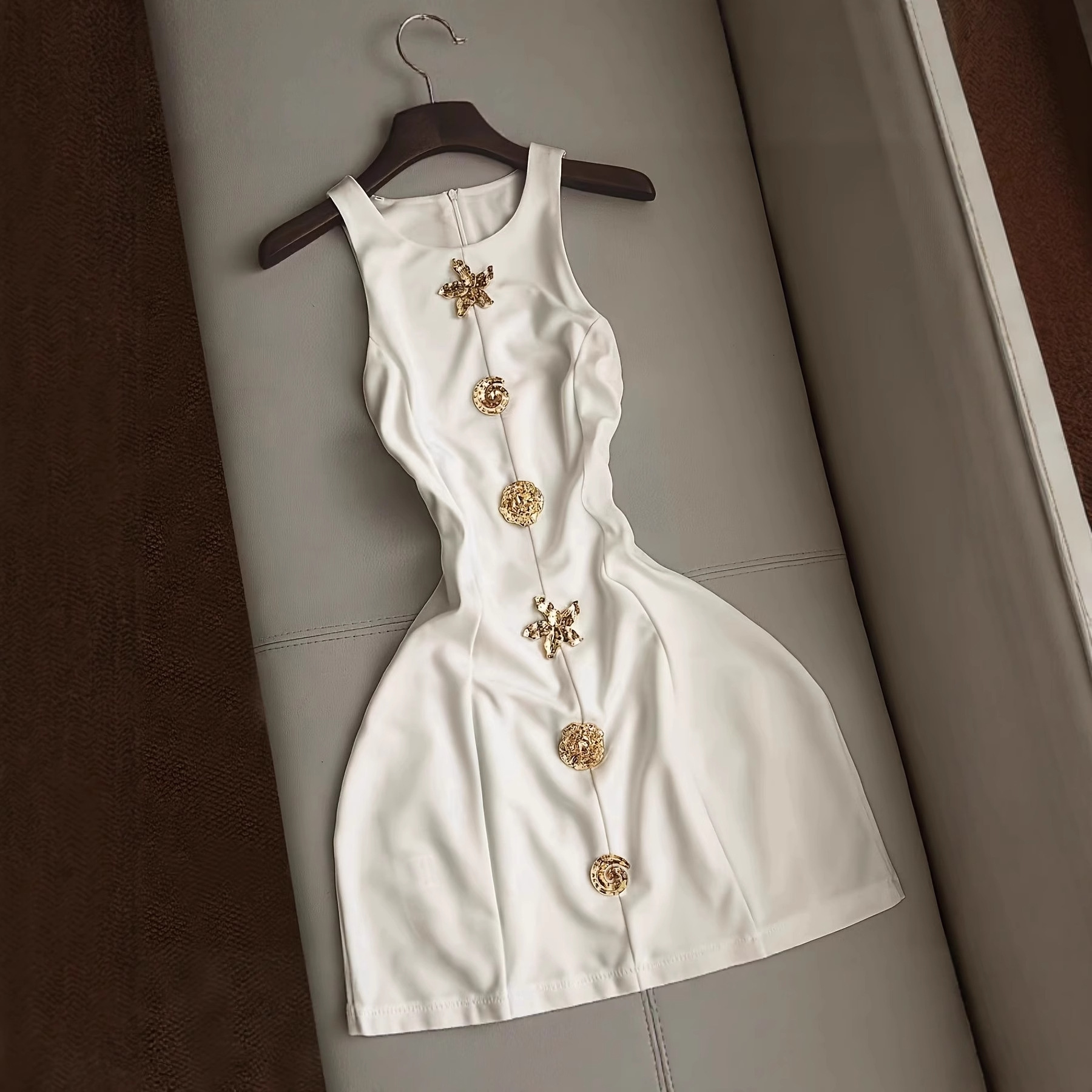 Designer Sleeveless Dress Summer Solid Color Slimming Women's Mini Dress Round Neck Unique Button Sweet High Quality Short Skirt Brand Clothing