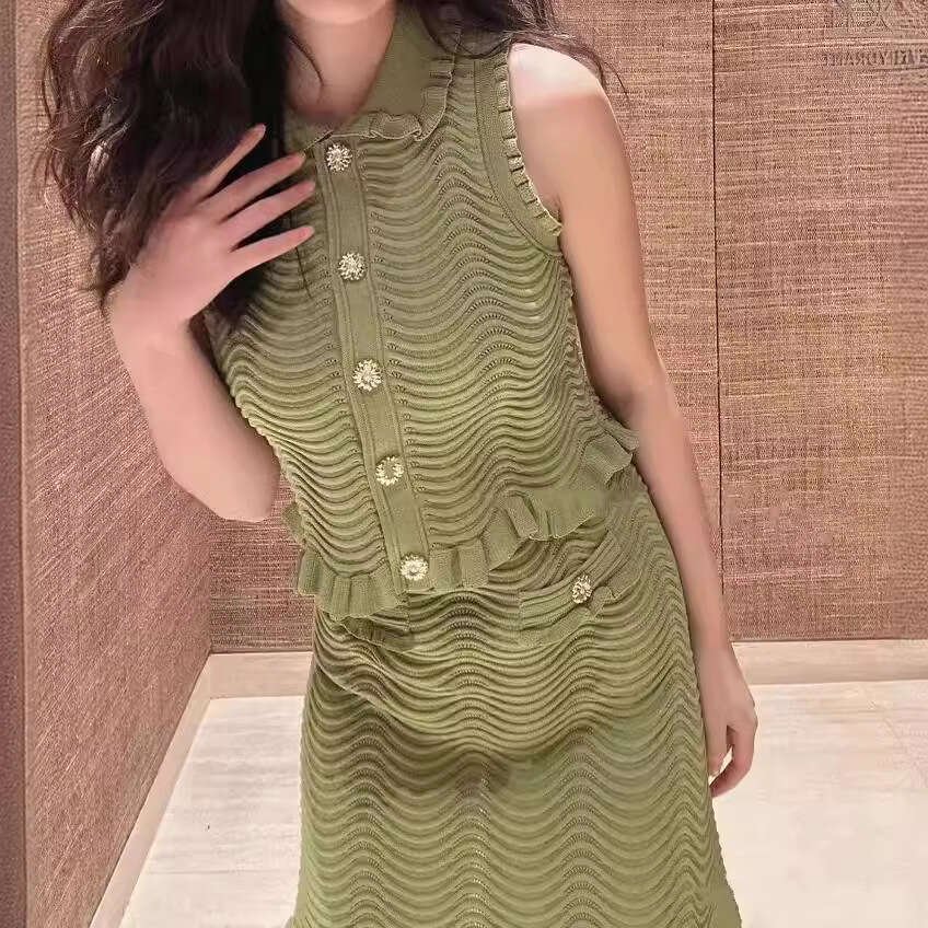 2026 Summer New French Niche Sleeveless Olive Green Wave Pattern Knitted Vest and Skirt Set