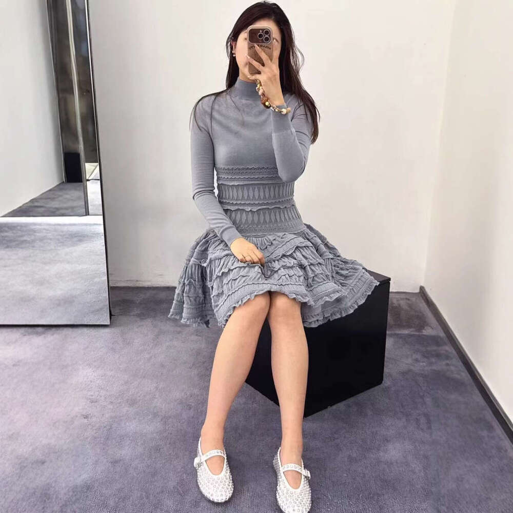 2026 Autumn Winter New French Style Age-Reducing Playful Waist-Cinching Lace Cloud Wool Cake Dress for Women