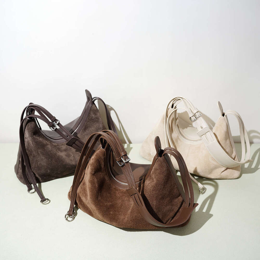 Luxury Shoulder Bags Totes Hobo New Niche Design Autumn Winter Elegant Fashion Single Korean Style High End Commuter Crossbody Dumpling Women S Bag SE