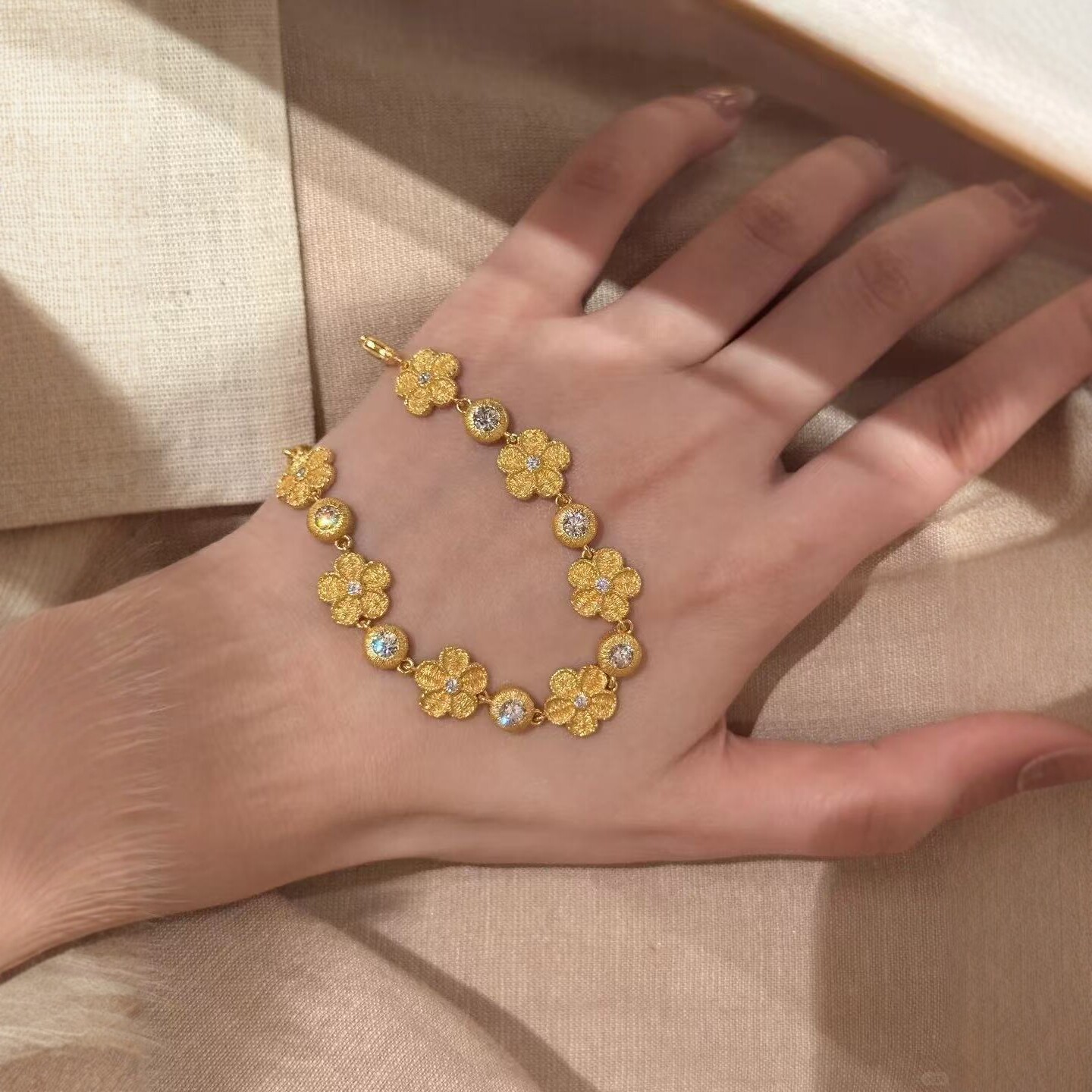 Hot-Selling Embroidered Small Gold Ancient Method gold Brushed Bubble Diamond Flower Bracelet Niche Design