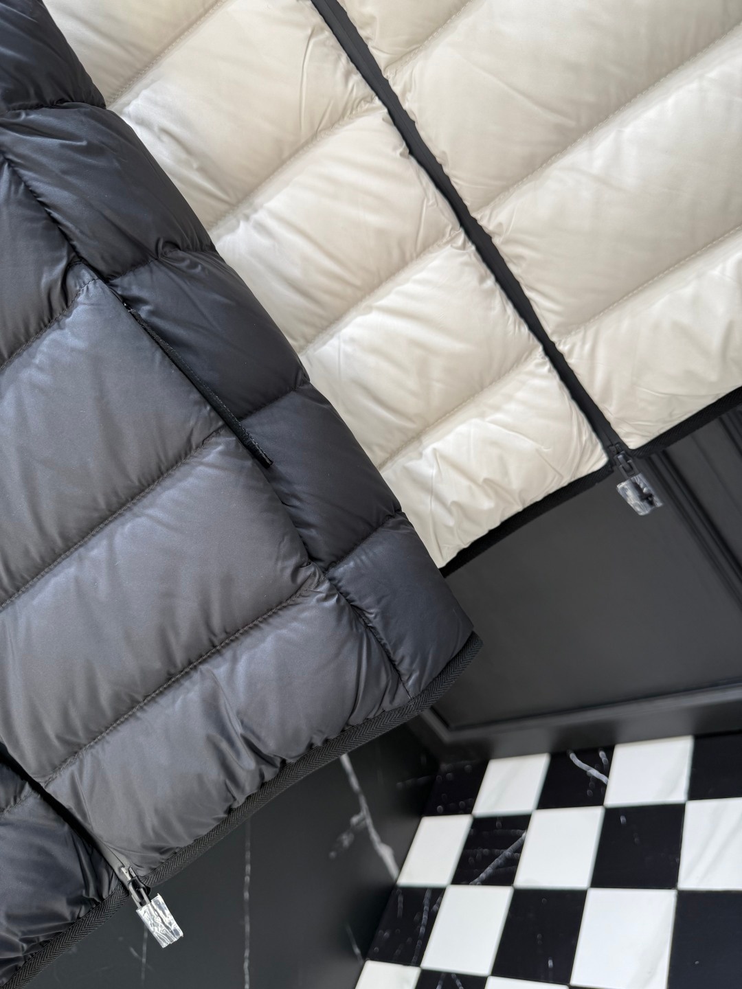 Men's lightweight and comfortable down vest