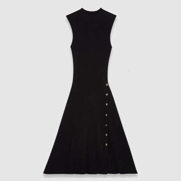 French Niche 2026 Early Autumn New Metal Single-Breasted Knitted Sleeveless Long Dress