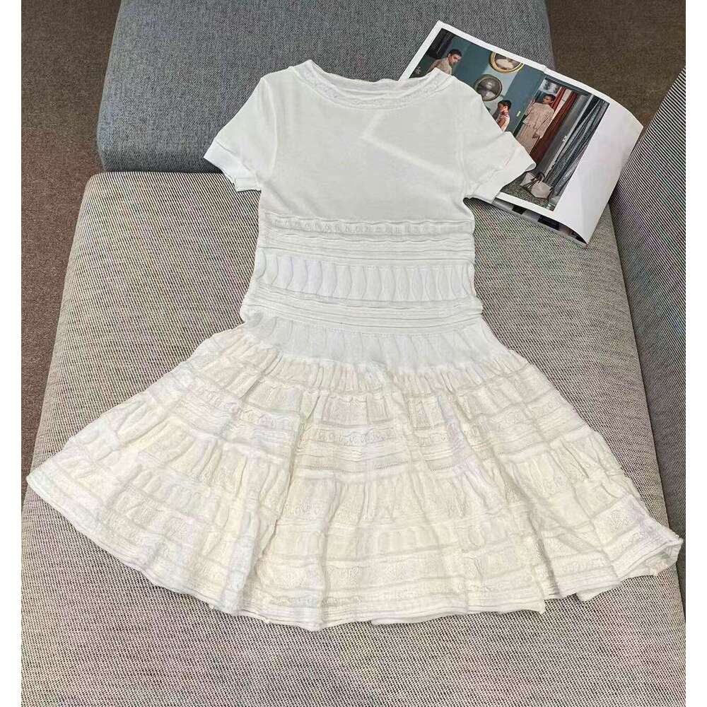 2026 Autumn Winter New French Style Age-Reducing Playful Waist-Cinching Lace Cloud Wool Cake Dress for Women