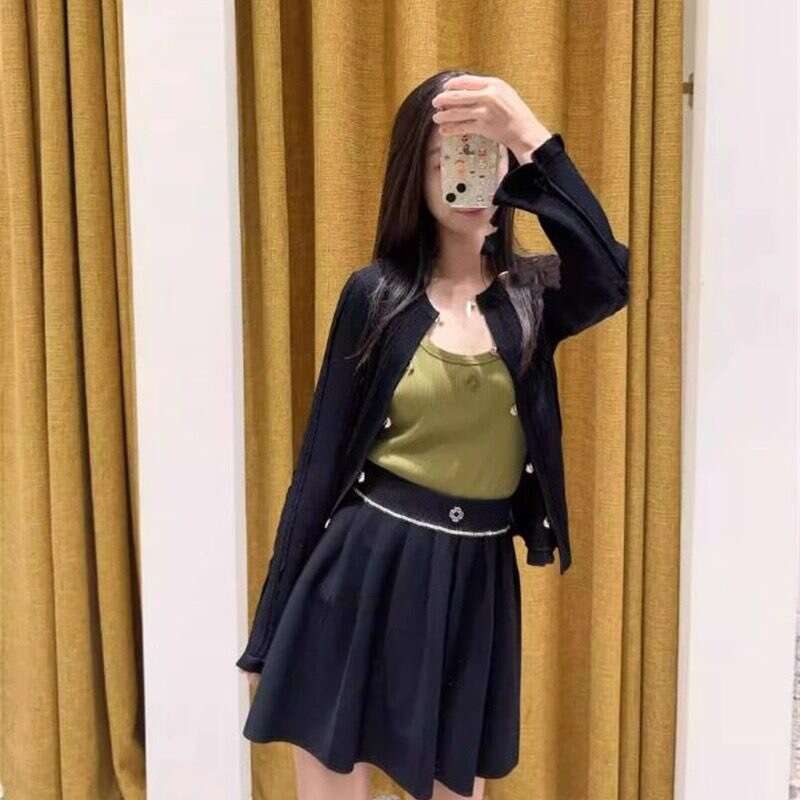 French Niche 2026 Early Autumn New Women's Fashion Elegant Black Slim Knitted Top Camisole Two-Piece Set M