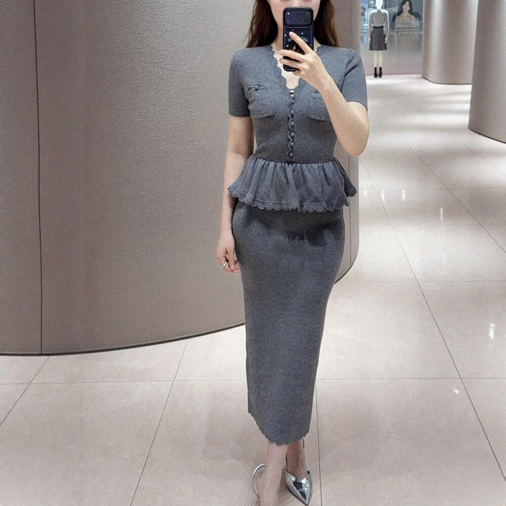 French Niche 2026 Early Spring New Gray Mixed Color Elegant Commuter Fake Two-Piece Short Sleeve Knitted Dress