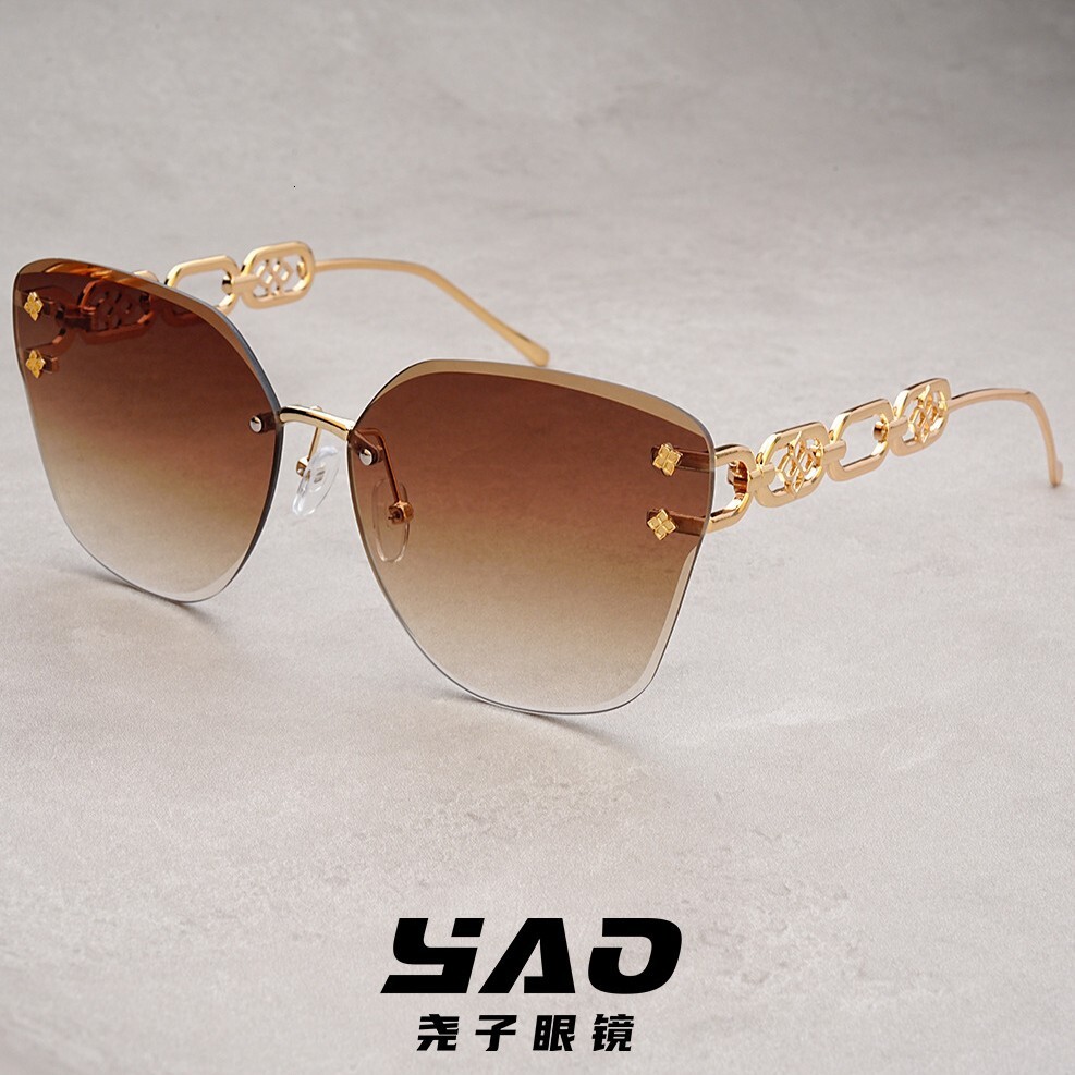 Luxury Brand Designer Sunglasses New Fashion European And American Style Sunglasses Street Photography Runway High-End Large Frame UV Protection Chain