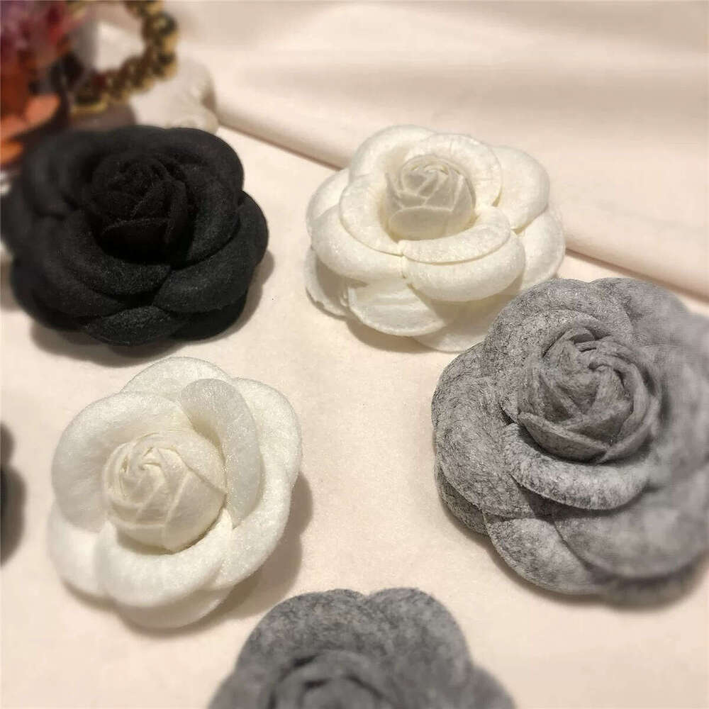 Korean Version Handmade Camellia Small Fragrance Style Brooch Black White Gray Flower Vintage Pin Suit Sweater Accessory Trendy