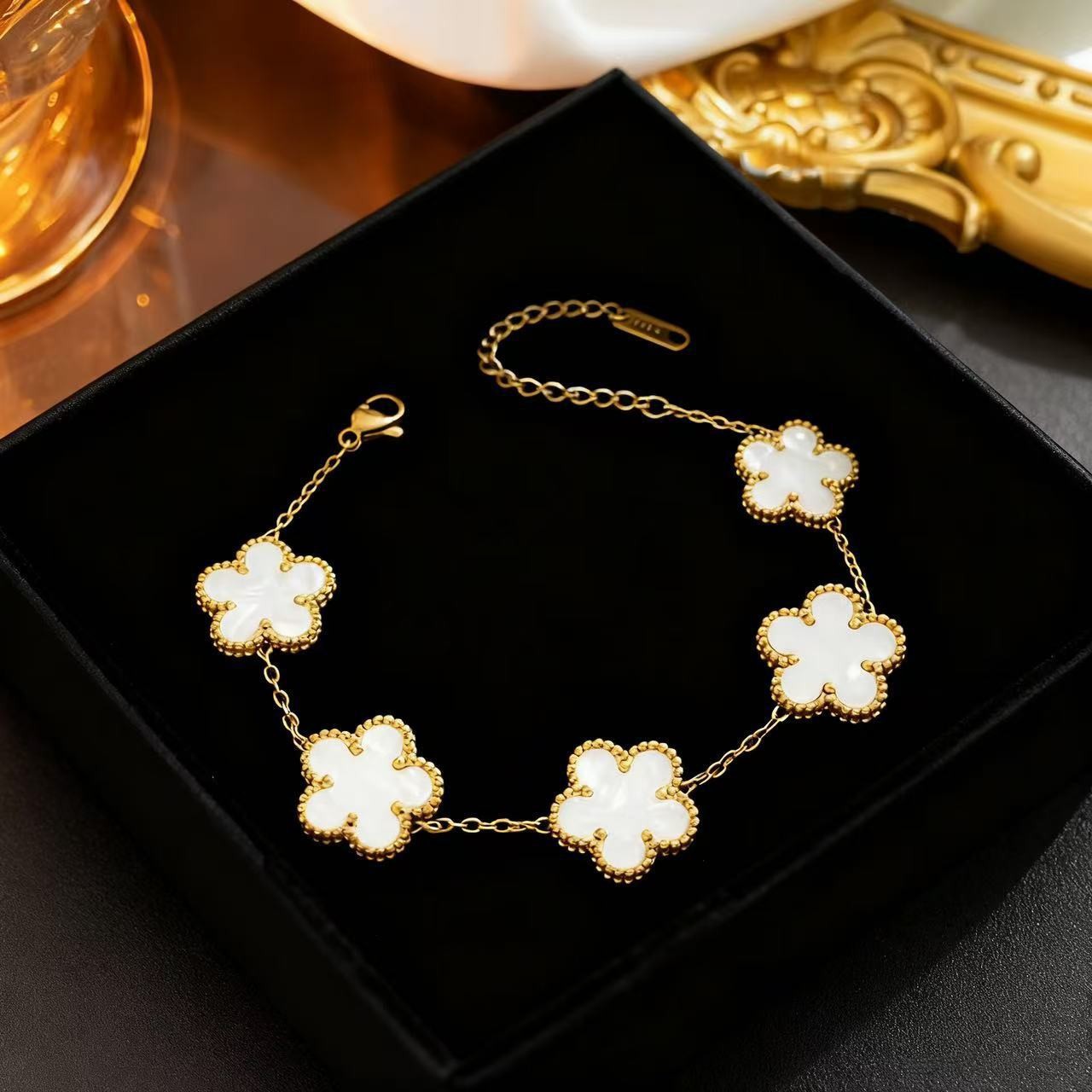 Cross-Border Lucky Five-Leaf Clover Titanium Steel Bracelet Light Luxury High-End Fashion Versatile Non-Fading Jewelry - view 3