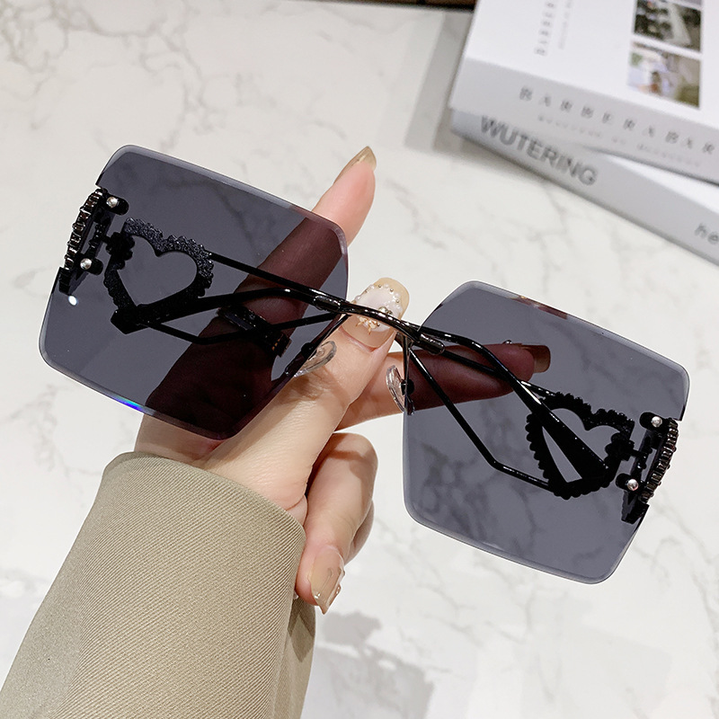 Luxury Brand Designer Sunglasses New Sunglasses Rimless Cut Edge Sunglasses Large Frame Slimming Heart Frame Metal European And American Fashion Stree