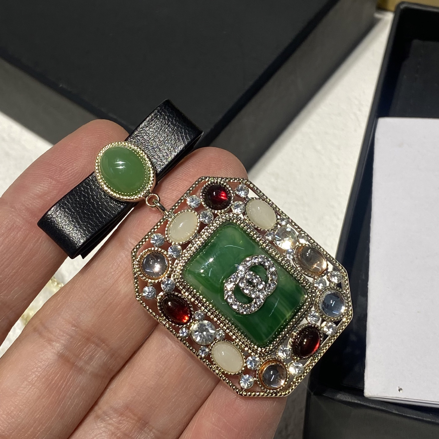 Simple Designer Pins Brooches Women inlay Crystal Pendant Never Fading Brass Copper Sweater Cape Buckle Brooch Suit Pin Wedding Party Jewerlry Accessories