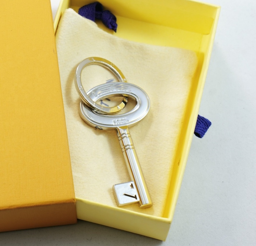 designer keychain women Letters designers keychain wallet top llavero Car Key Chain 2 colors men Buckle jewelry Keyring Keychains Lanyards