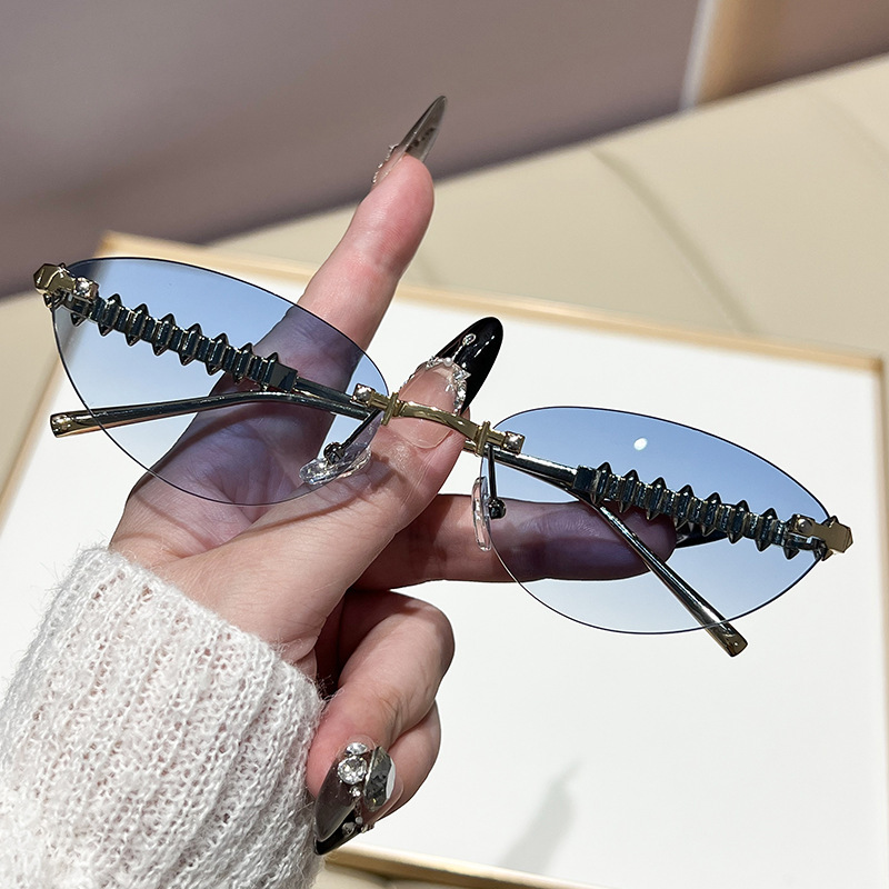 Luxury Brand Designer Sunglasses New European And American INS Style Fashion Sunglasses Cat Eye Sunglasses Unisex Metal Rivet Rimless Sunglasses