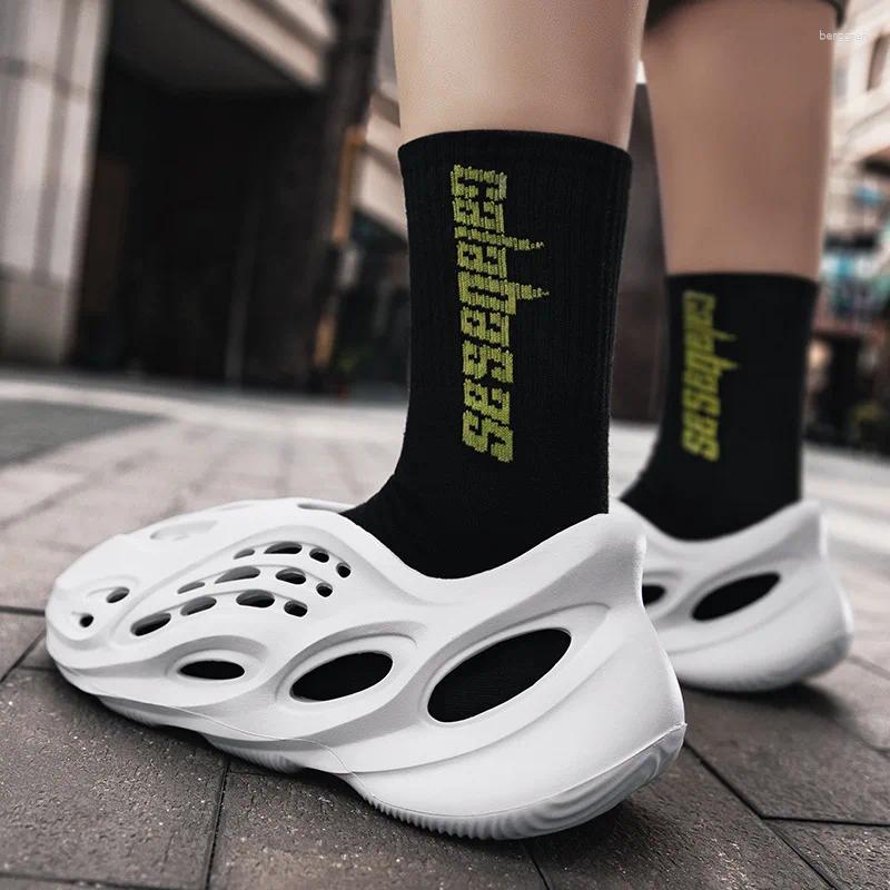 Sandals Of The Season Men's Coconut Hole Lightweight Slippers Teenage Beach Shoes Korean Trendy Personality Slip-On...