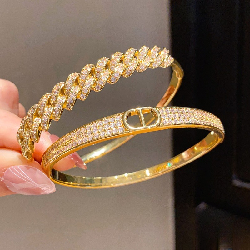 Jewelry Bracelet 18K Gold Plated Zircon Buckle Bangle for Women Light Luxury Versatile Fashion Accessory