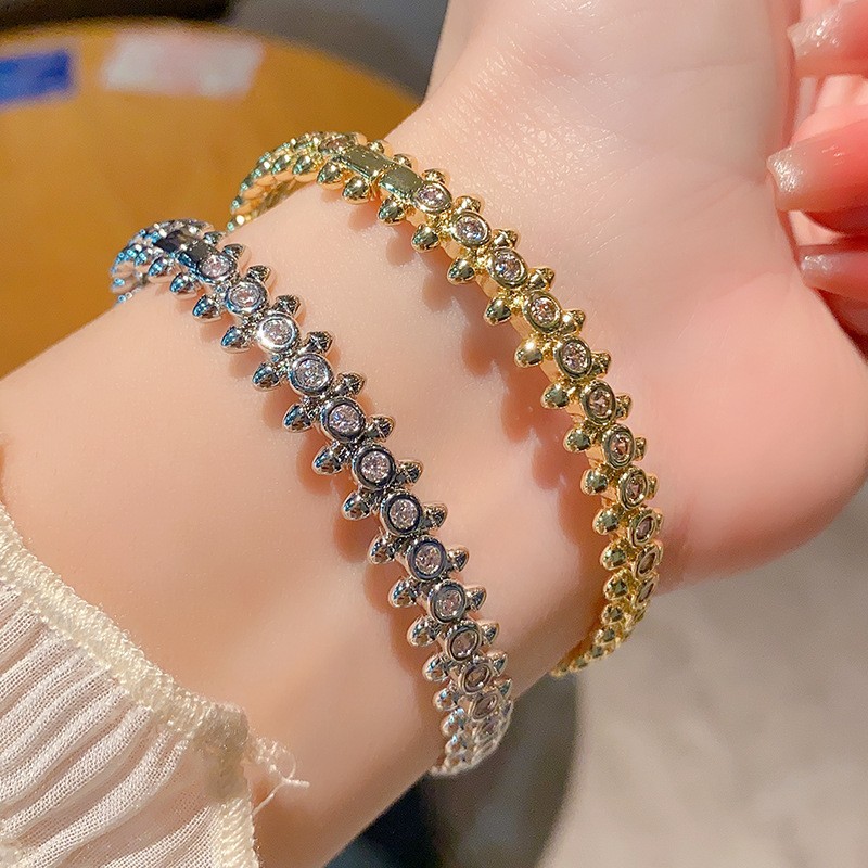 European and American Cross-Border Fashion Women's Bracelet Versatile Jewelry Light Luxury Open High-End Full Diamond Wholesale - view 5