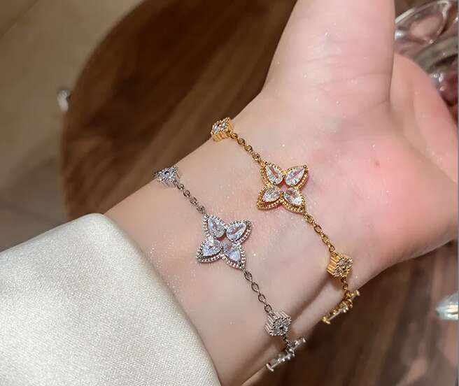 Gold Tone Delicate Clover Chain Bracelet With Graceful Engagement Jewelry Party Wear Gift For Her High Quality And Exquisite Accessory