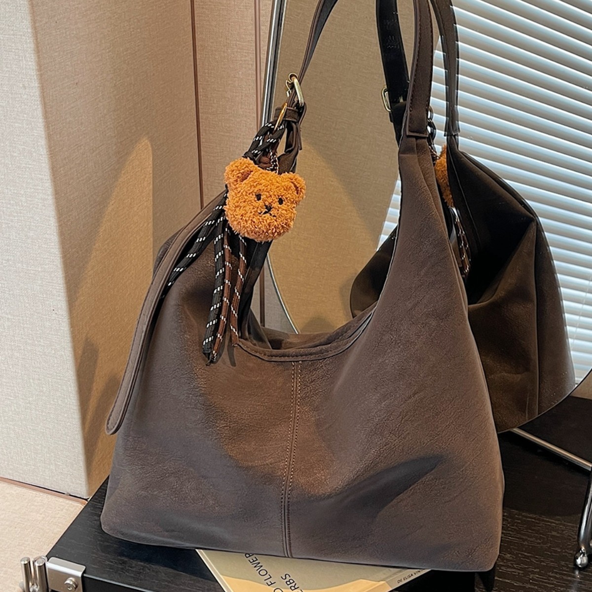 Retro large-capacity women's bag suede new style lazy style commuting single-shoulder underarm bag casual crossbody tote bag 241114