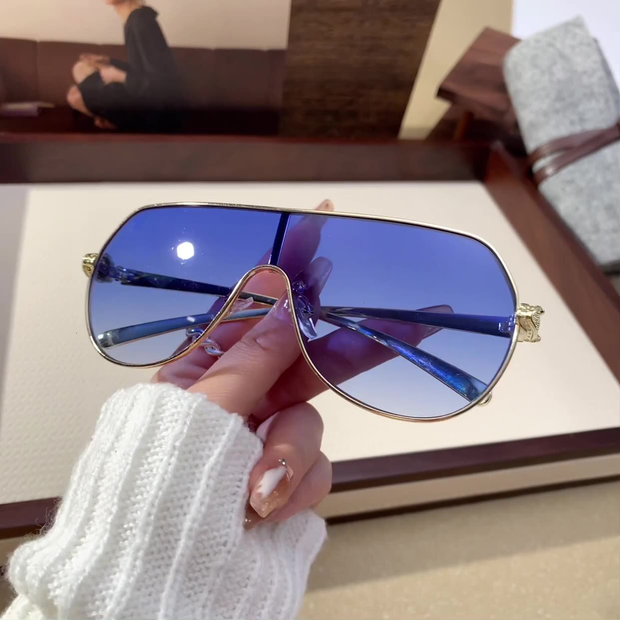 Luxury Brand Designer Sunglasses One-Piece Sunglass European And American Large Frame Integrated Driving Sunglass Sun Protection Sunglass For Women Hi
