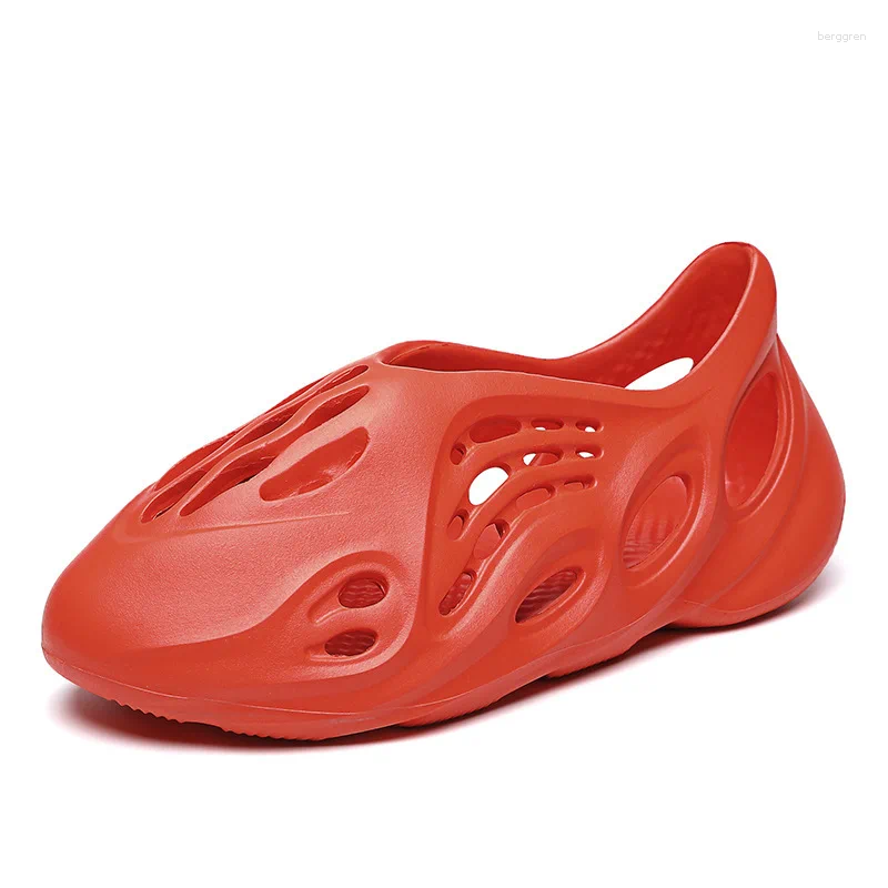 Sandals Of The Season Men's Coconut Hole Lightweight Slippers Teenage Beach Shoes Korean Trendy Personality Slip-On...