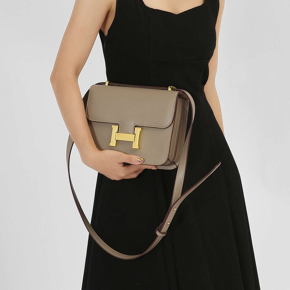 12A designer handbag, women's crossbody bag, high-quality leather handbag, fashionable gold buckle, retro tofu bag, luxury designer shoulder bag, new flip bag