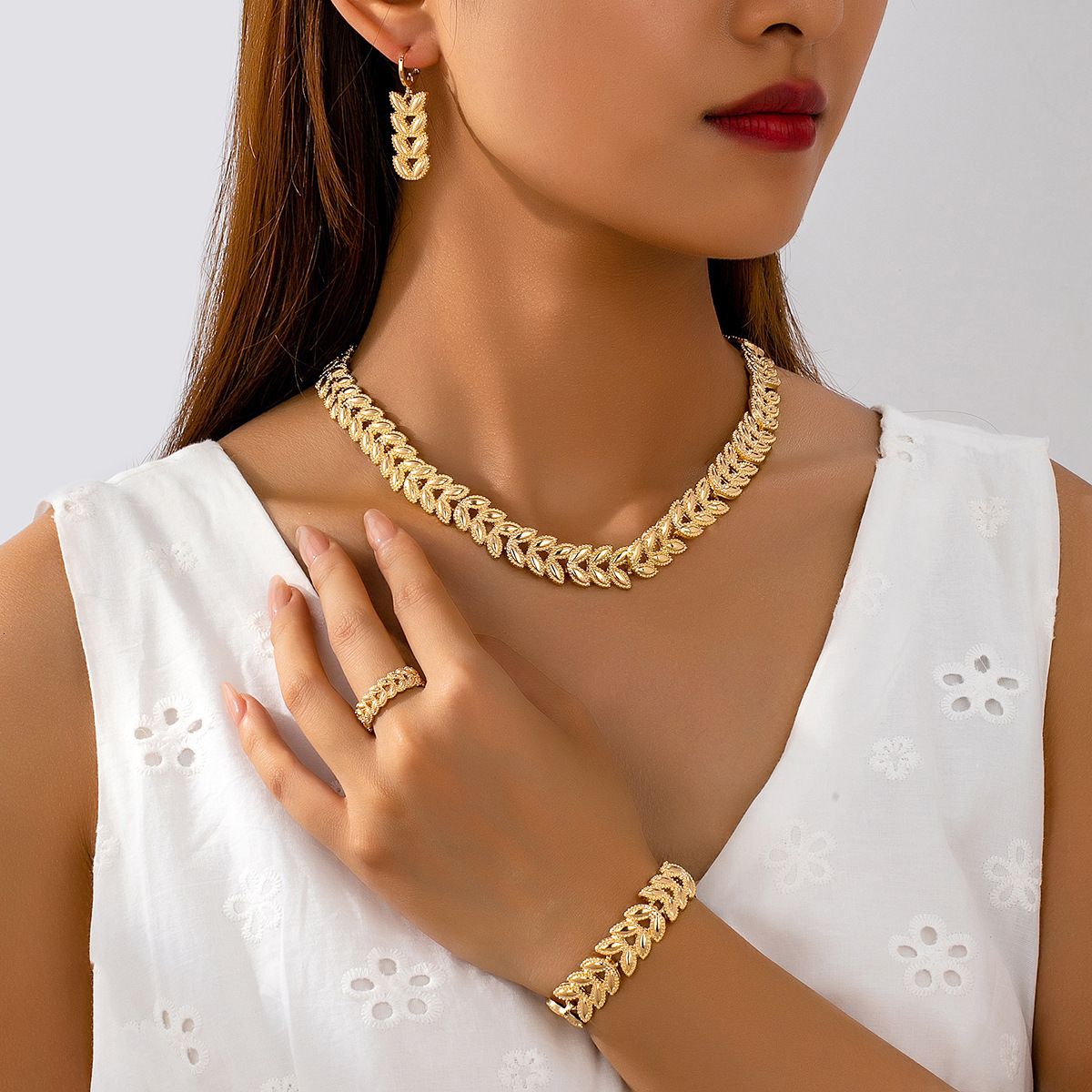 Exquisite French Fashion Style Trend Willow Leaf Pattern Bracelet Necklace Earrings Simple Exquisite Jewelry Set European And American