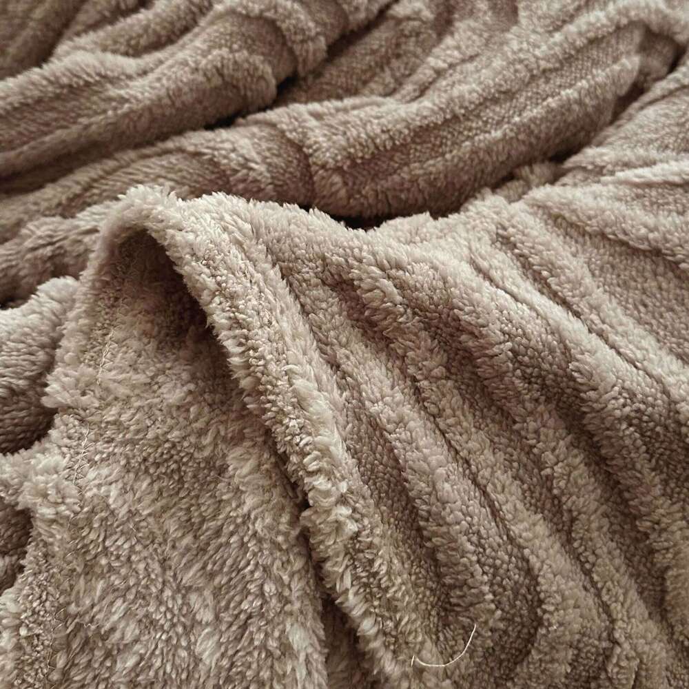 1pc Soft Flannel Blanket Skin-friendly Bedsheet Plain Color Sofa Towel Festive Gifts Travel Shawl Nap Blankets W260120