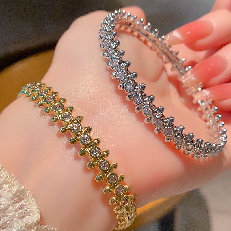 European and American Cross-Border Fashion Women's Bracelet Versatile Jewelry Light Luxury Open High-End Full Diamond Wholesale - view 3