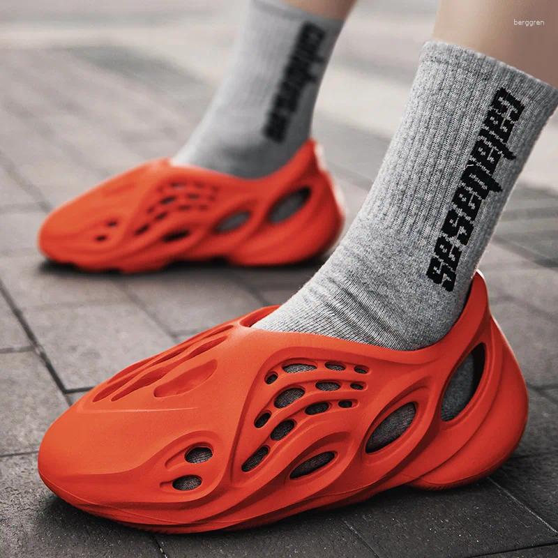 Sandals Of The Season Men's Coconut Hole Lightweight Slippers Teenage Beach Shoes Korean Trendy Personality Slip-On...