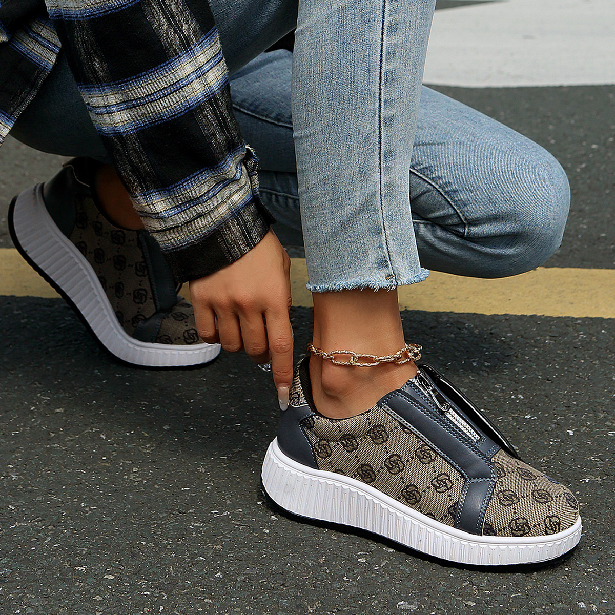 Free shipping 2026 Spring Summer Fashion New Print Design Women Casual Shoes Zipper Style Large Size 36 43 Khaki Black Dark Blue Hot Sale