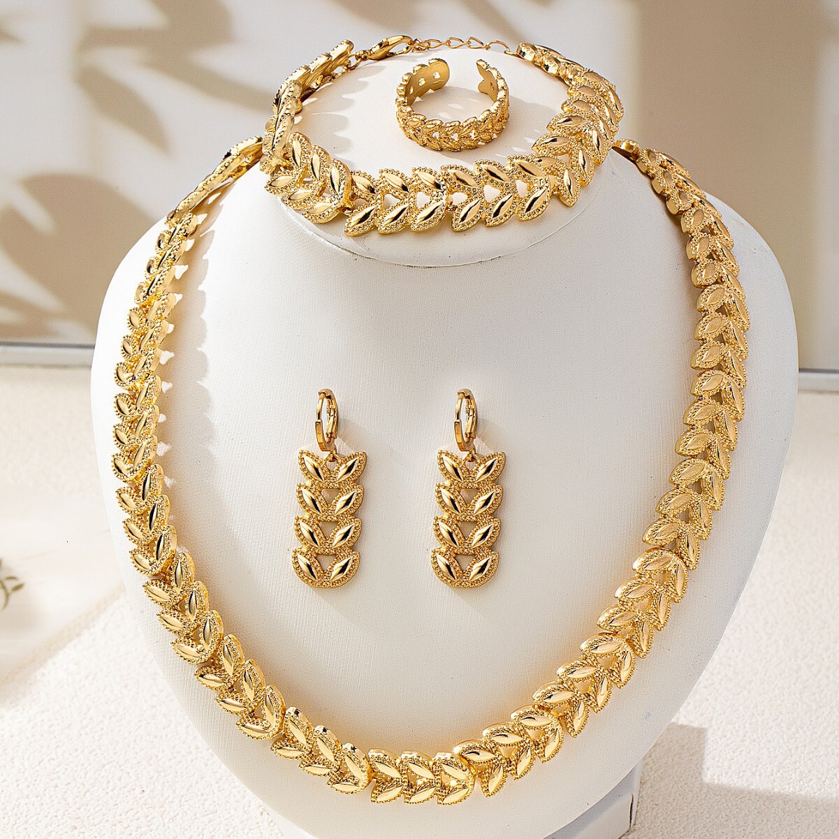 Exquisite French Fashion Style Trend Willow Leaf Pattern Bracelet Necklace Earrings Simple Exquisite Jewelry Set European And American