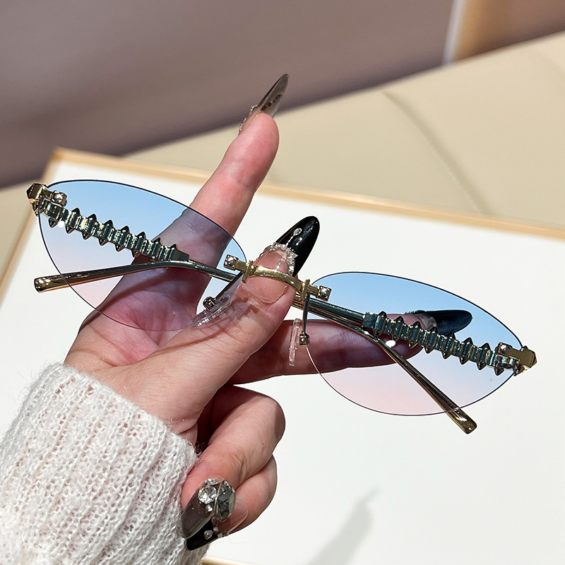 Luxury Brand Designer Sunglasses New European And American INS Style Fashion Sunglasses Cat Eye Sunglasses Unisex Metal Rivet Rimless Sunglasses