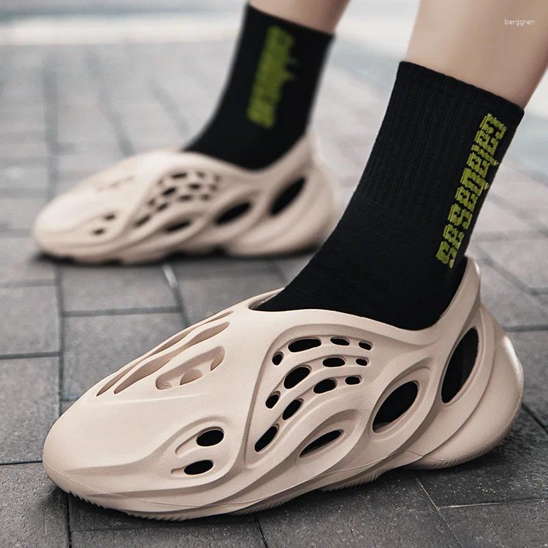 Sandals Of The Season Men's Coconut Hole Lightweight Slippers Teenage Beach Shoes Korean Trendy Personality Slip-On...