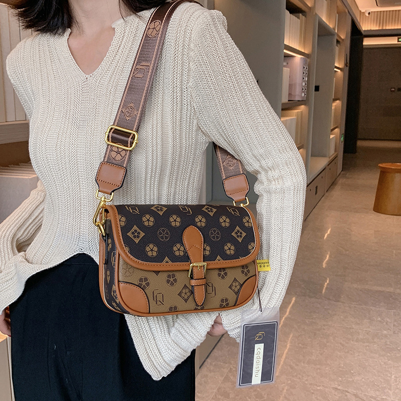 New Design female with the 2025 New style European and American fashion underarm bag, versatile, high-end quality,elegant single-shoulder cross-body b