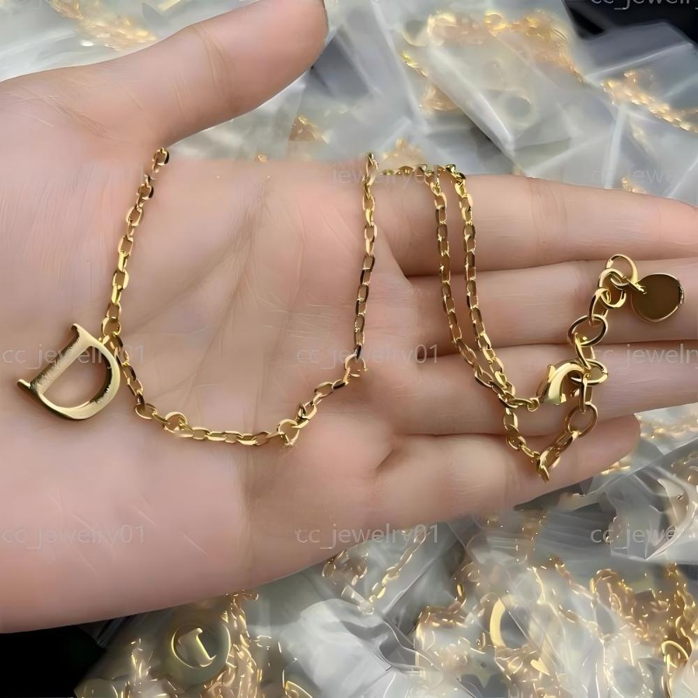 Necklaces High Quality Lady Designer Necklace Titanium Steel High end Elegant Pendant Women Designer Jewelry Gift