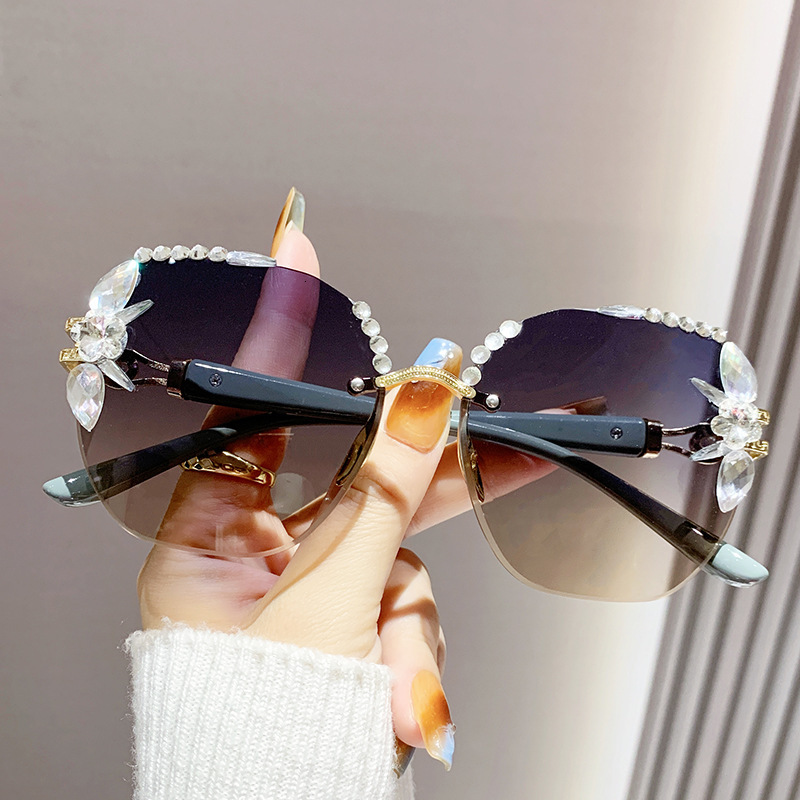 Luxury Brand Designer Sunglasses New Hot-Selling Diamond-Studded Cat Eye Sunglasses For Women, Rimless Gradient UV Protection Trendy Sunglasses