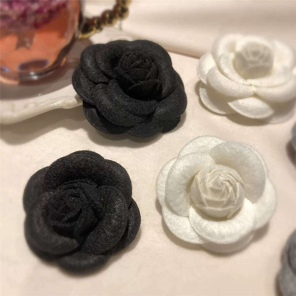 Korean Version Handmade Camellia Small Fragrance Style Brooch Black White Gray Flower Vintage Pin Suit Sweater Accessory Trendy