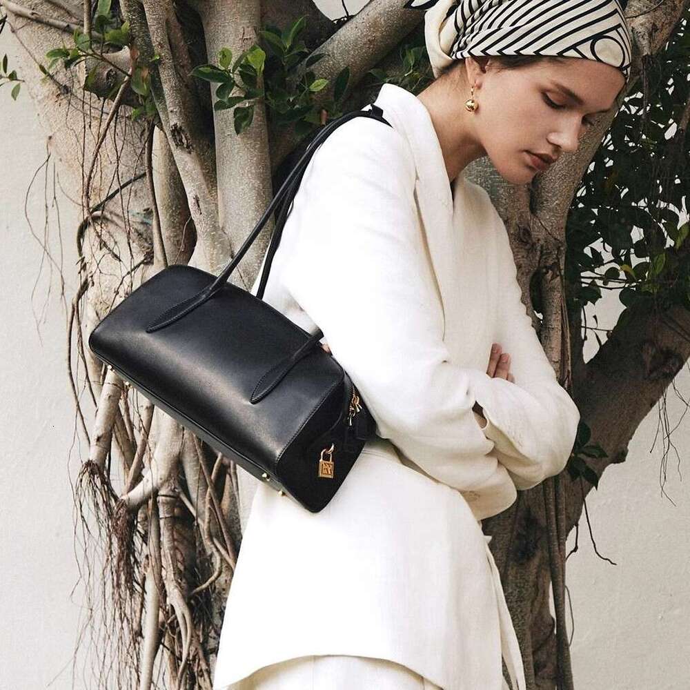 Totebag Shoulder ROSE NOIRE Parisa Wang 2025 Autumn Winter New Cowhide Baguette Sausage Celebrity Same Style Gabrielle Series Bag