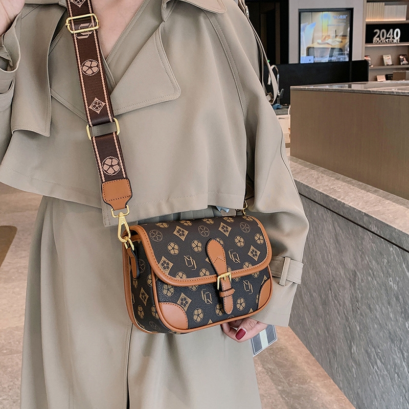 New Design female with the 2025 New style European and American fashion underarm bag, versatile, high-end quality,elegant single-shoulder cross-body b