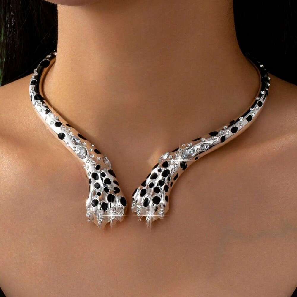 Gold Leopard Print Necklace Women, Inlaid Crystal Retro Exaggerated Women's Jewelry, Versatile Dating Gift Women's Necklace