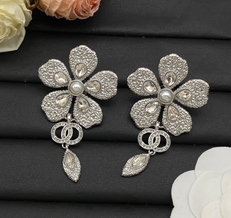 Fower White Crystal Brass Letter Ear Stud Designer Copper Earring Women Geometry Wedding Party Jewelry High Quality Luxury Jewelry