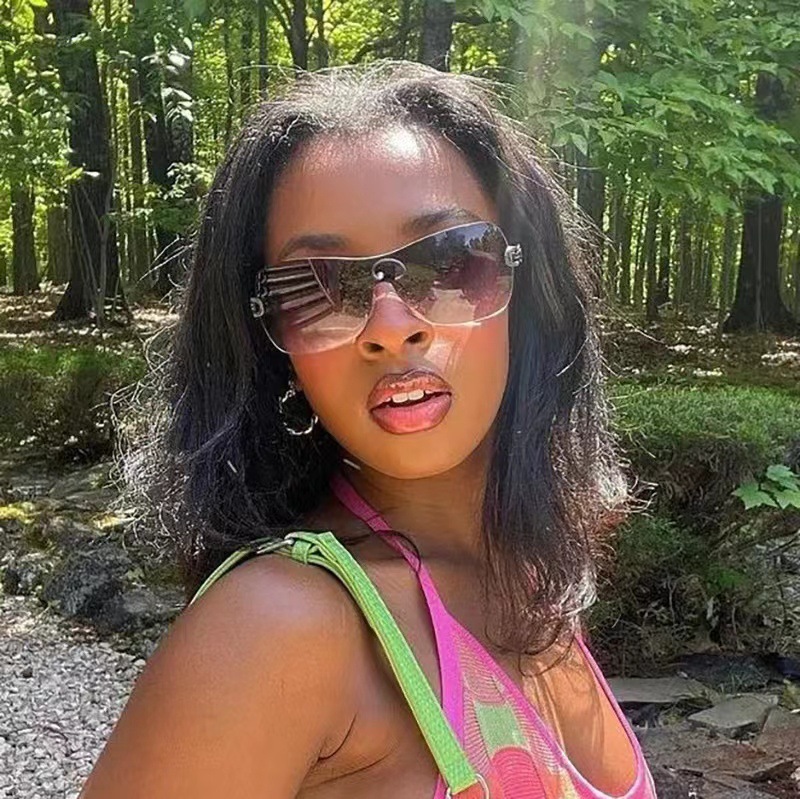 Luxury Brand Designer Sunglasses European And American Hot-Selling Frameless Y2k One-Piece Sunglasses Millennium Hot Girl Fashion Sunglasses High-End 