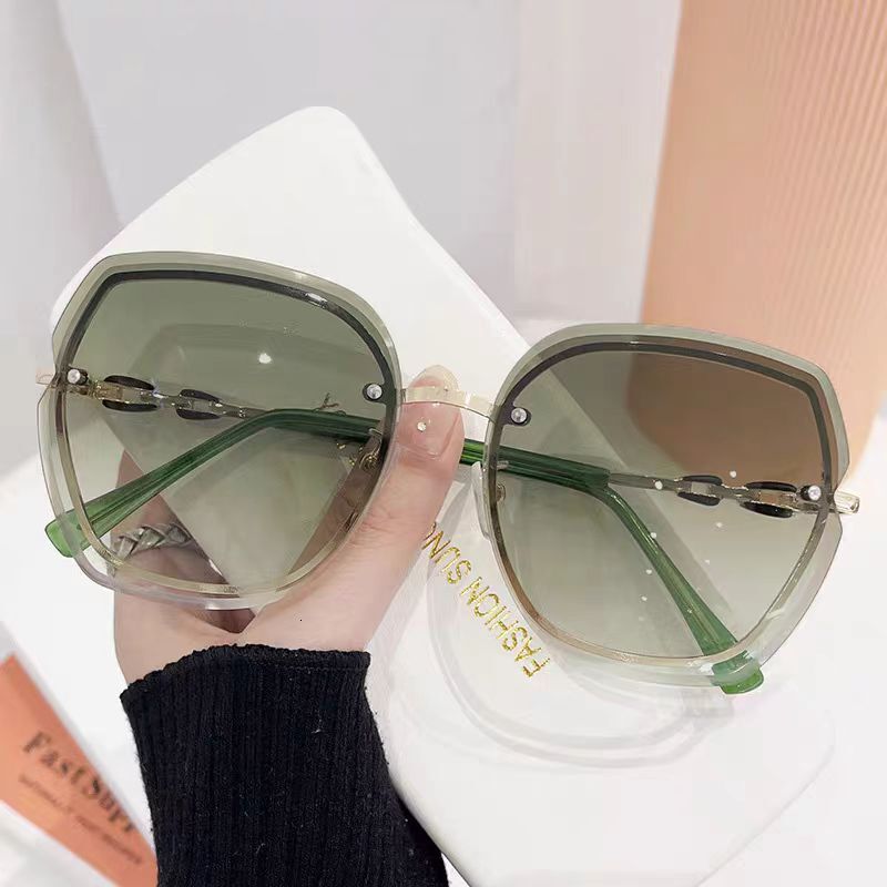 Luxury Brand Designer Sunglasses New Frameless Edge-Cut Fashion Trend Large Frame Anti-Glare Sunglasses Simple Versatile Street Style High-End Sunglas