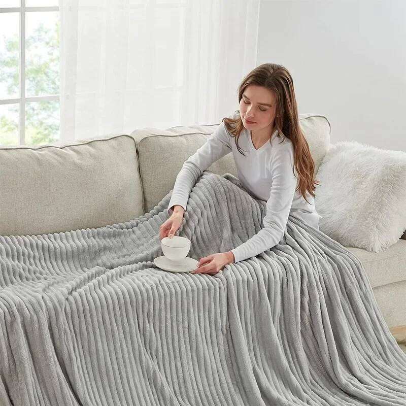 70x100cm Single Person Small Coral Velvet Air-Conditioned Plush Comfortable and Warm Solid Color Blanket W260120