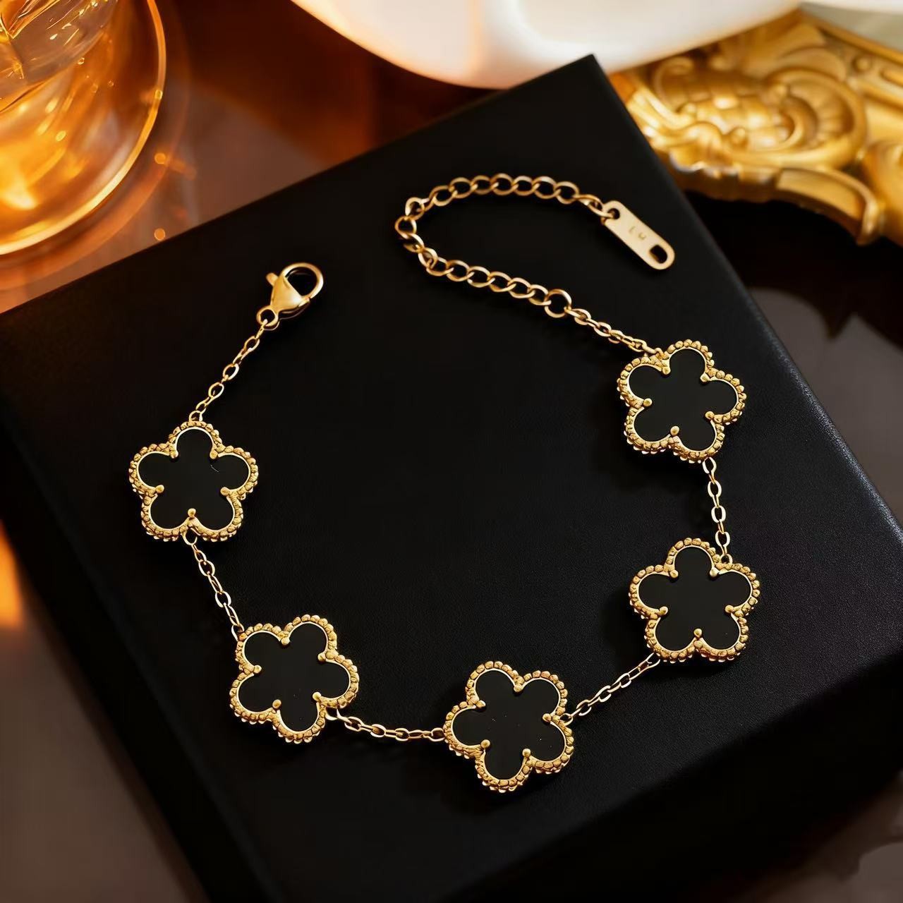 Cross-Border Lucky Five-Leaf Clover Titanium Steel Bracelet Light Luxury High-End Fashion Versatile Non-Fading Jewelry - view 4