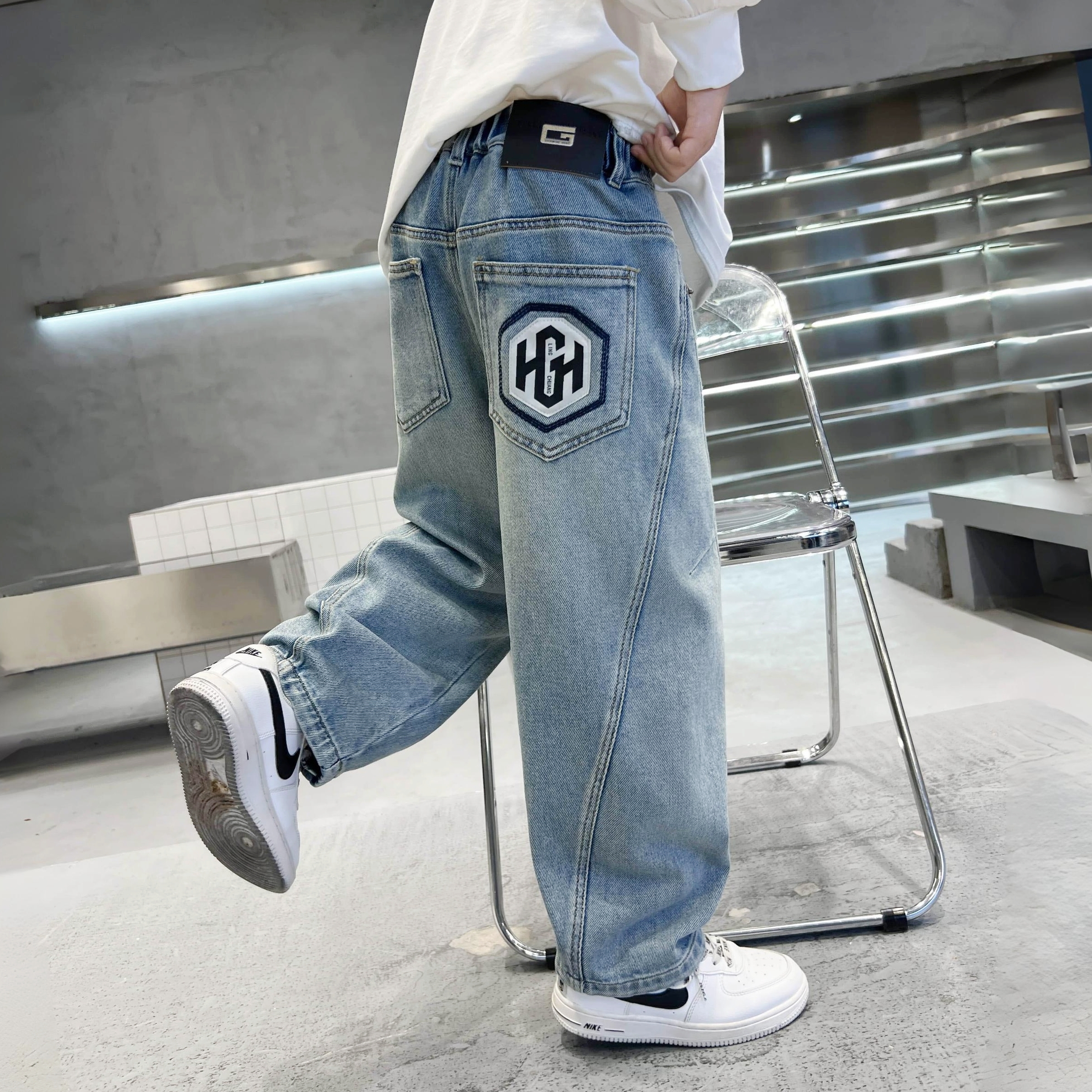 Boys' Spring and Autumn Retro Casual Versatile Jeans, Middle and Big Kids' New Straight Tube Light Color Trendy and Western Boys' Jeans