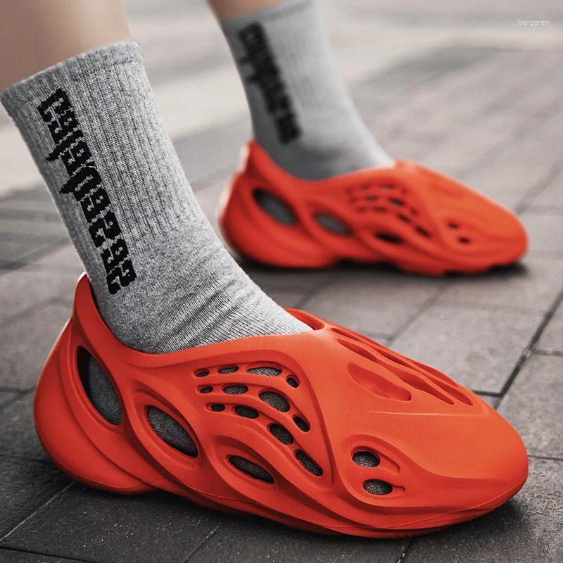 Sandals Of The Season Men's Coconut Hole Lightweight Slippers Teenage Beach Shoes Korean Trendy Personality Slip-On...
