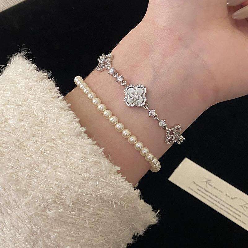 High Quality Floral Enamel Women's Bracelet, Handmade Inlaid Lucky Clover Design with Shiny Imitation Natural Powder, Gentle Style Ideal for Dati