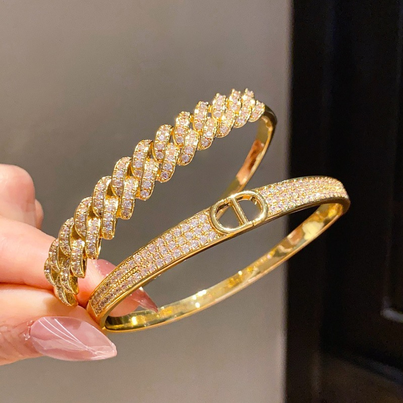 Jewelry Bracelet 18K Gold Plated Zircon Buckle Bangle for Women Light Luxury Versatile Fashion Accessory