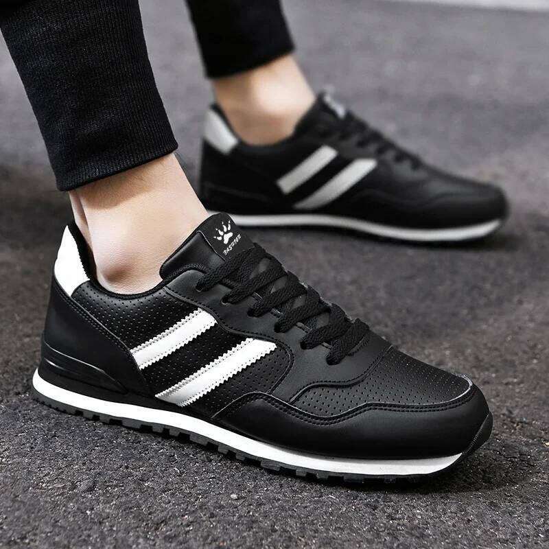 Classical Running Lightweight Suede Leather Sneakers Men Comfortable Outdoor Sport Breathable Flat Jogging Shoes 26W0121